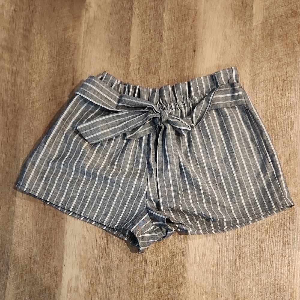 Love Tree * Striped Tie Front Gray Women's Shorts. Size M
